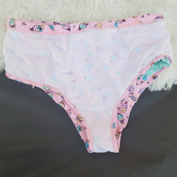 Swimsuit - Picture 4 of 4